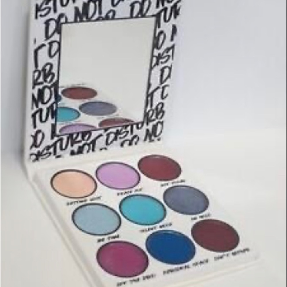 BH Cosmetics DO NOT DISTURB - 9 Eyeshadow Color Palette